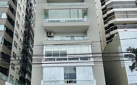 Avenida Atlantica, Beira Mar, Pe Na Areia