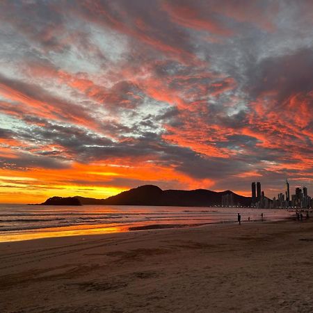 Apartamento Avenida Atlantica, Beira Mar, Pe Na Areia Balneário Camboriú Exterior foto